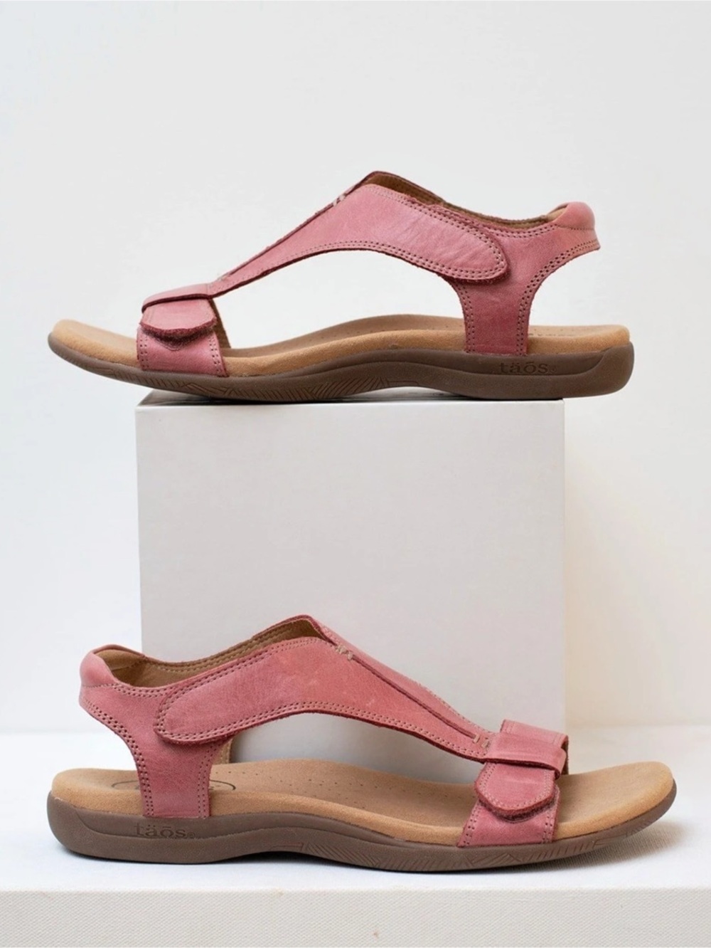 Taos The Show Leather Sandals in Pink